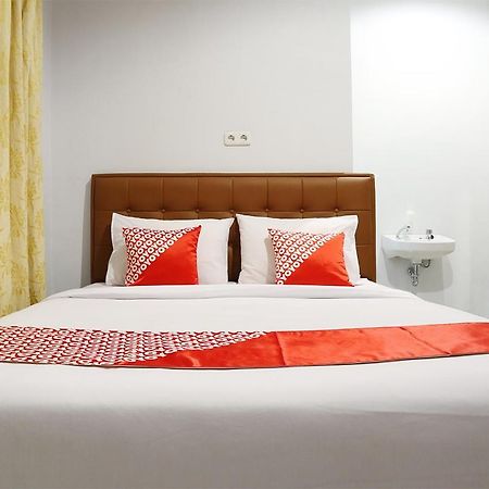Oyo 1649 Grya Lavinsa Hotell Padang  Eksteriør bilde